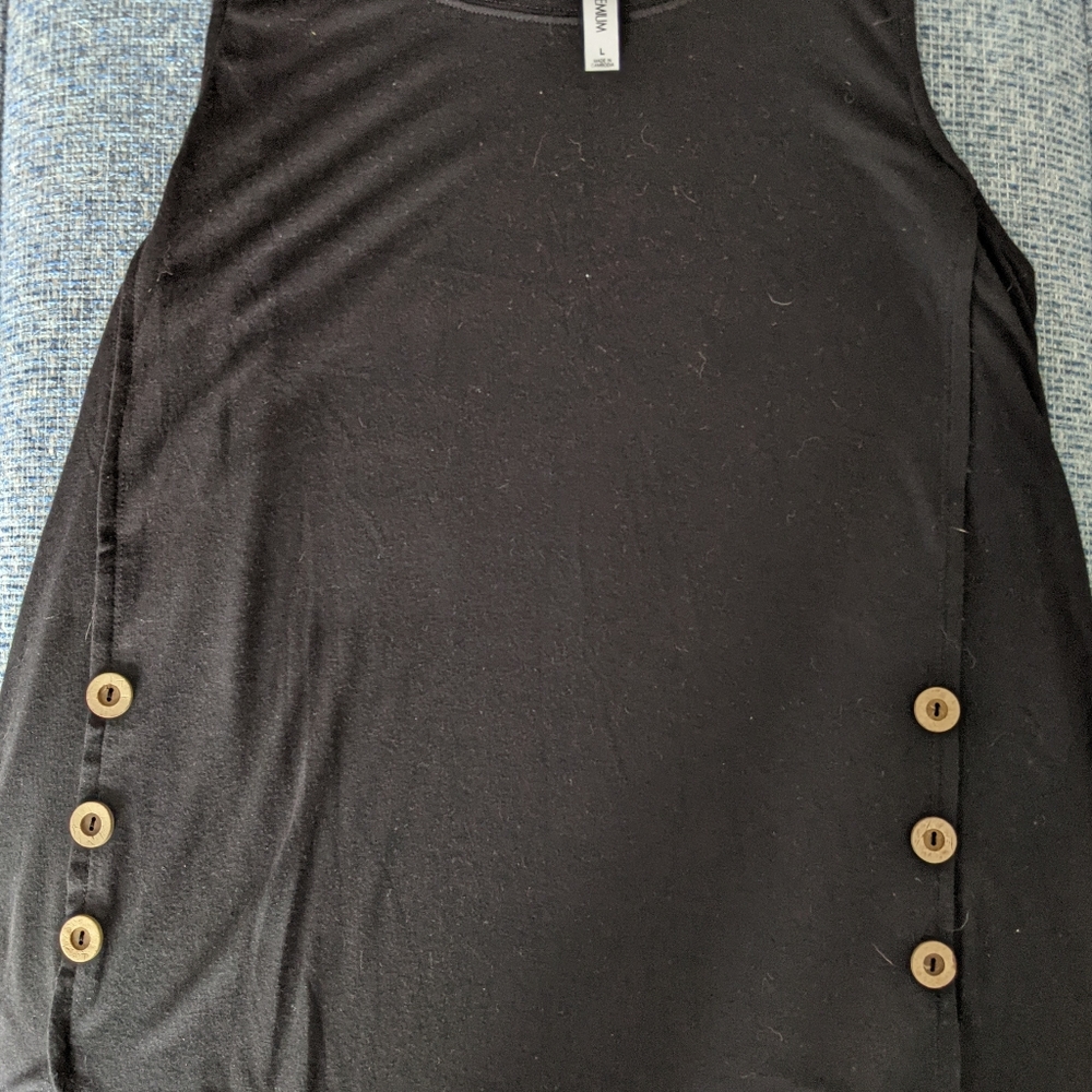 Black sleeveless top - size large